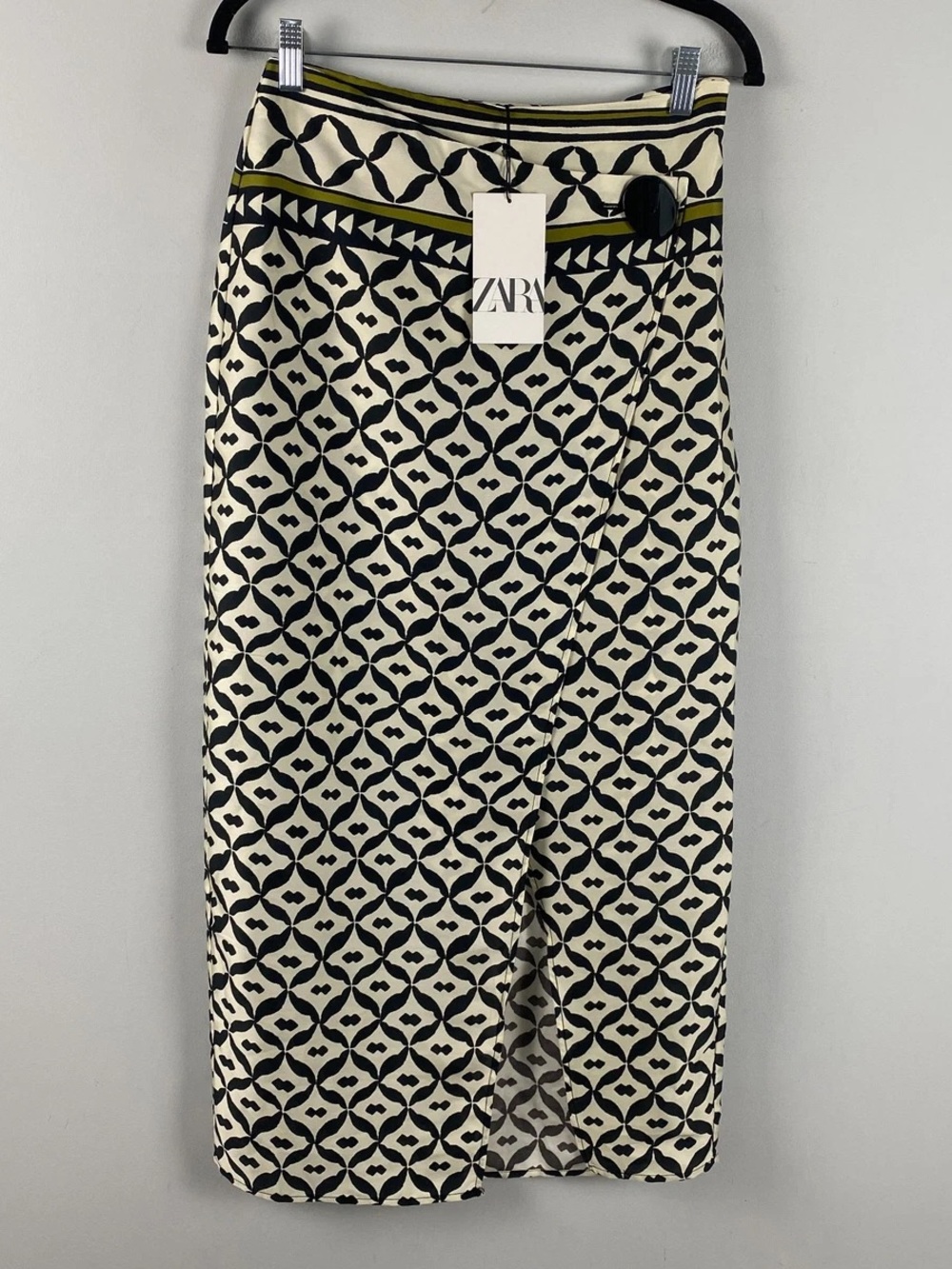 Zara Cream and Black Geometric Midi Skirt with Olive-Striped Waistband sexy - Picture 1 of 5